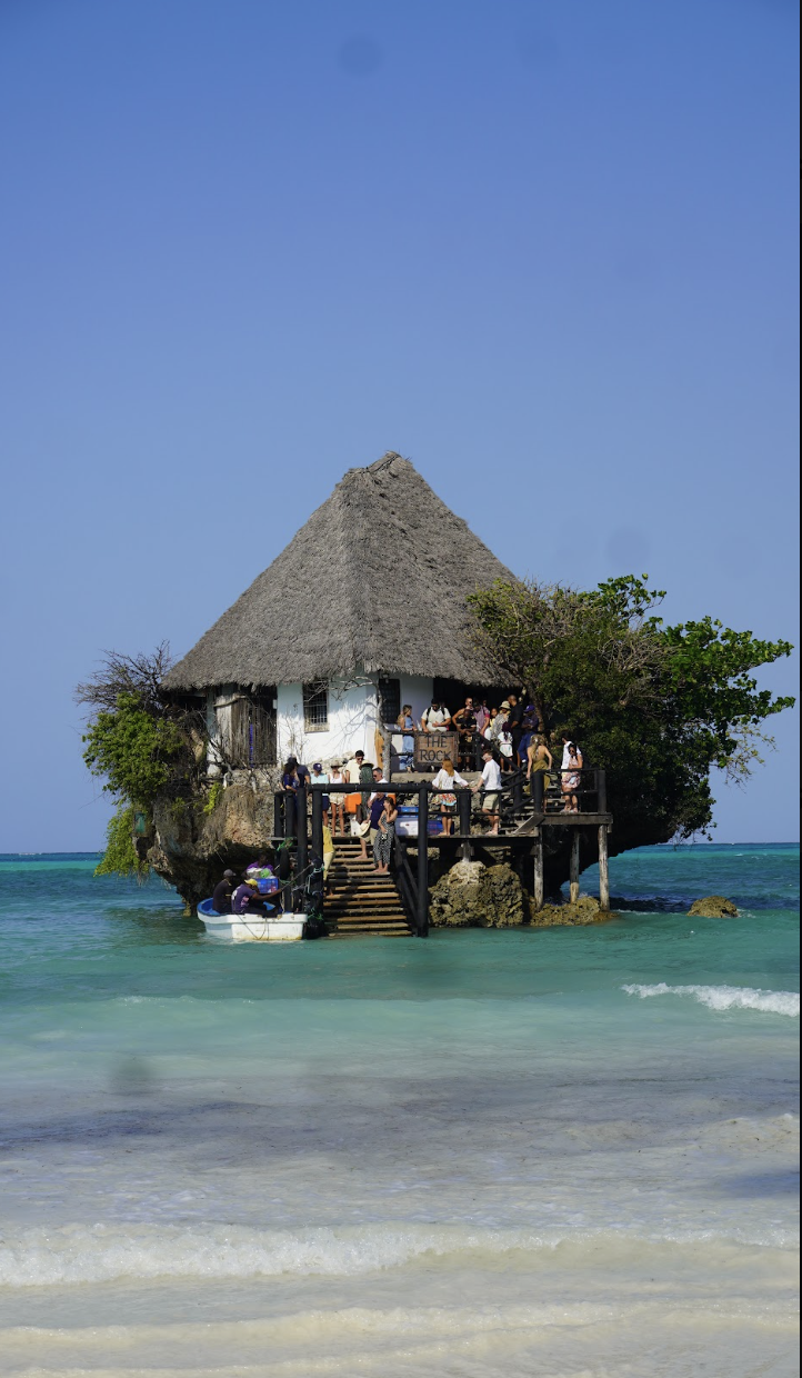 Restaurante The Rock sobre el mar en Zanzíbar